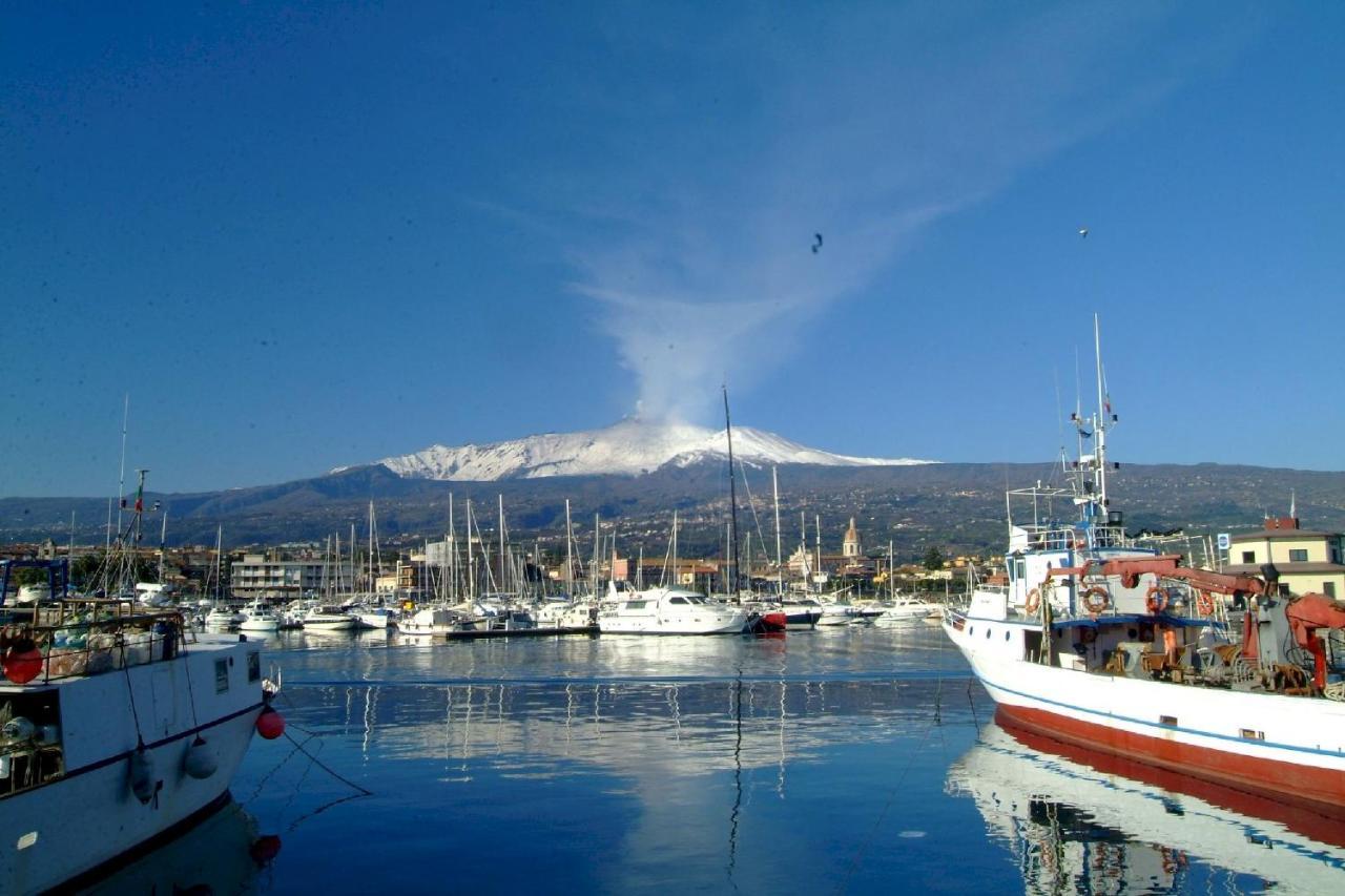 Suite Cavour - Suntripsicily Riposto Bagian luar foto